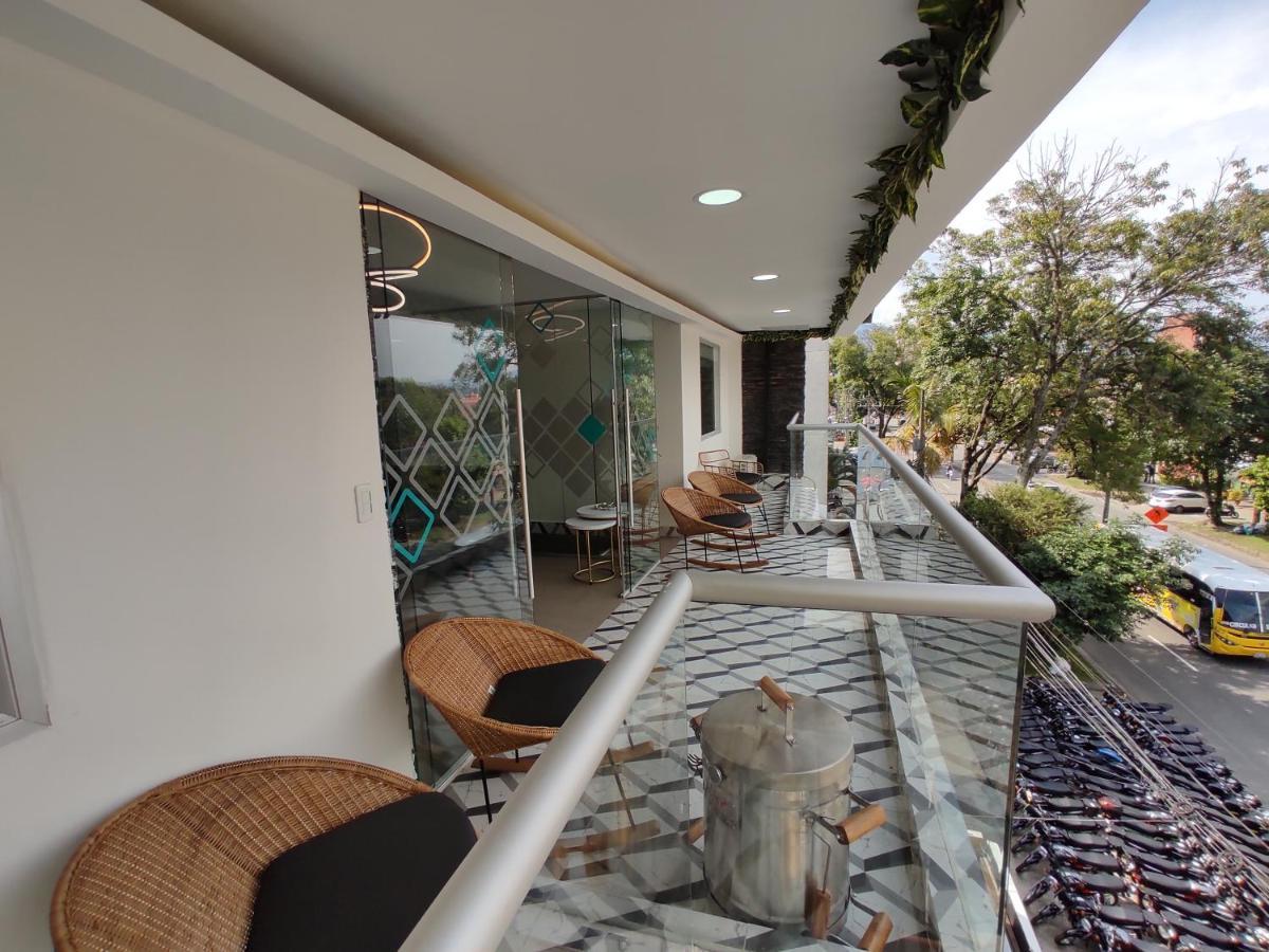 Hostel Boutique Nido De Loros เมเดยิน ภายนอก รูปภาพ