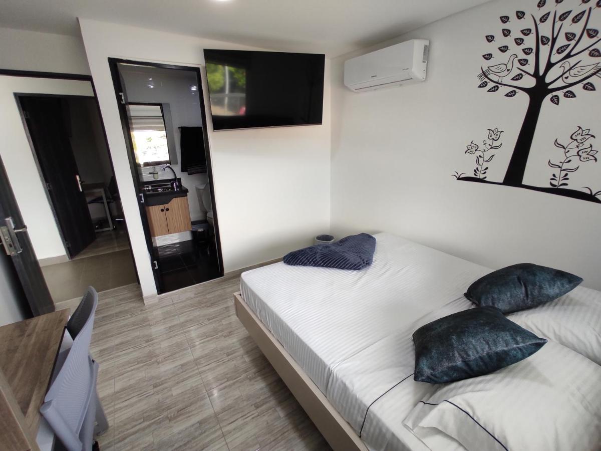 Hostel Boutique Nido De Loros เมเดยิน ภายนอก รูปภาพ